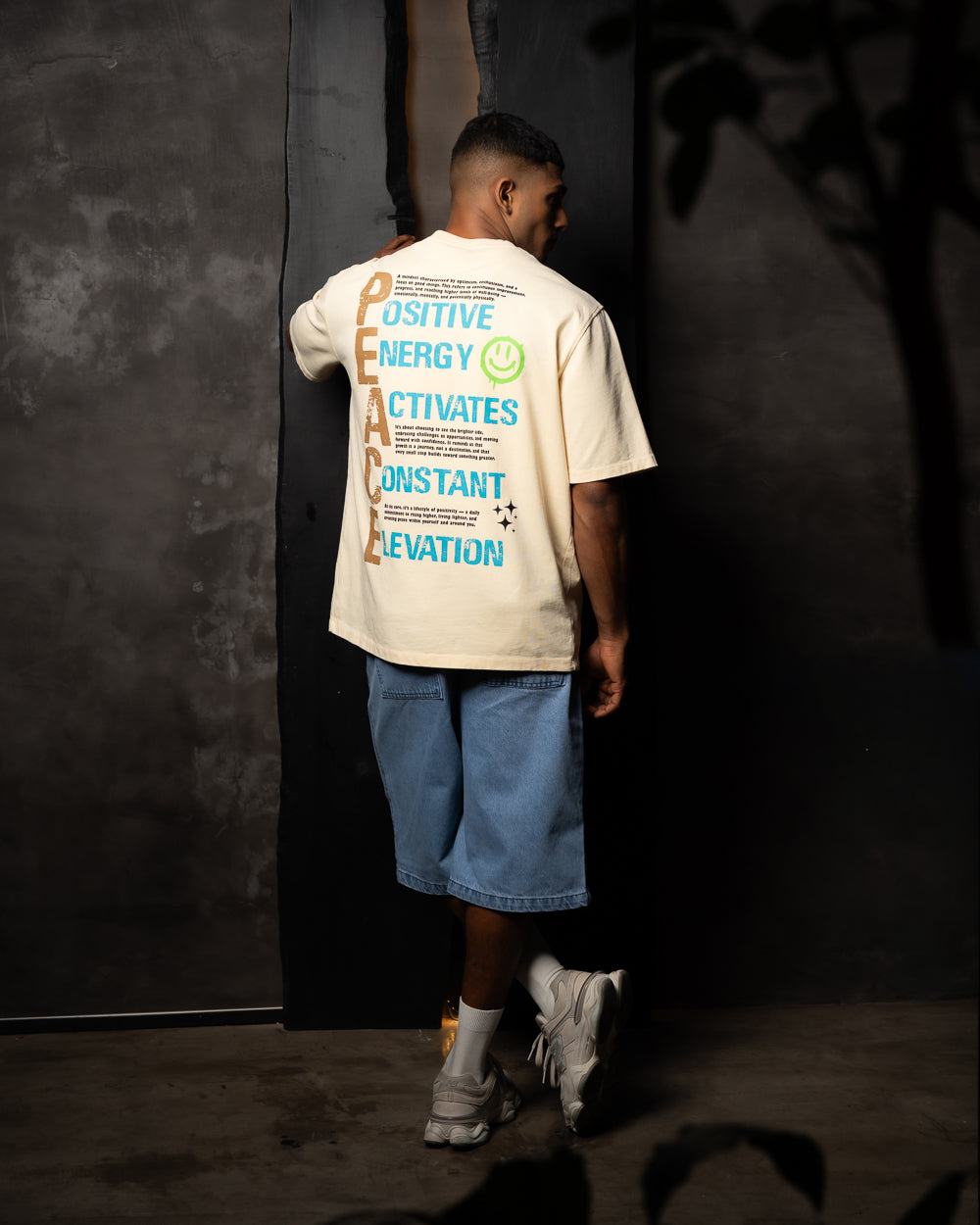 PEACE GRAPHIC T