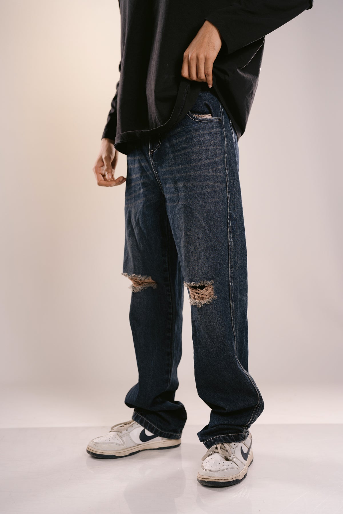 REBEL RIPPED JEAN