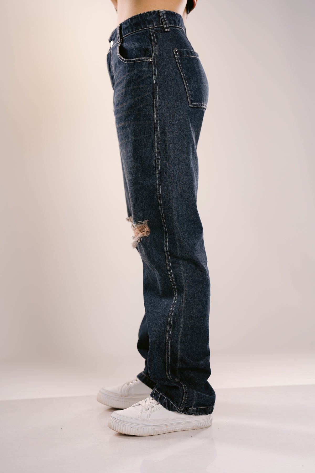 REBEL RIPPED JEAN